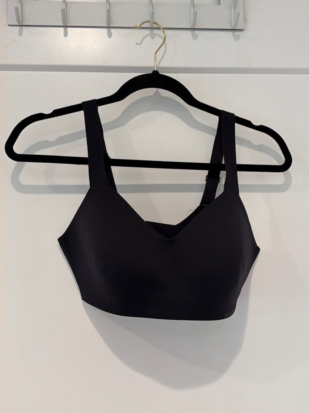 Lululemon Athletica Black Wireless Comfort Sports Bra - Size 6